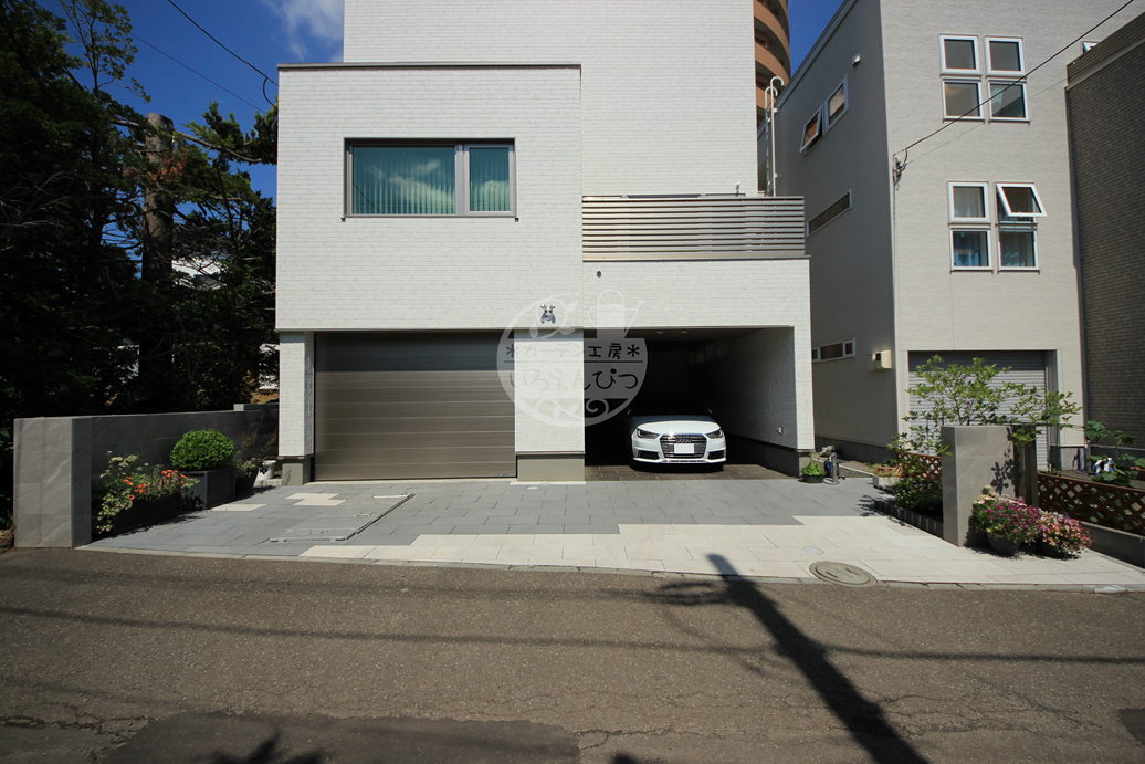 札幌市中央区｜ツートンデザインのスタイリッシュ外構